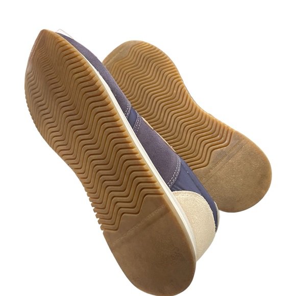 New Balance Women’s 420v2 Sneakers - Picture 4 of 4